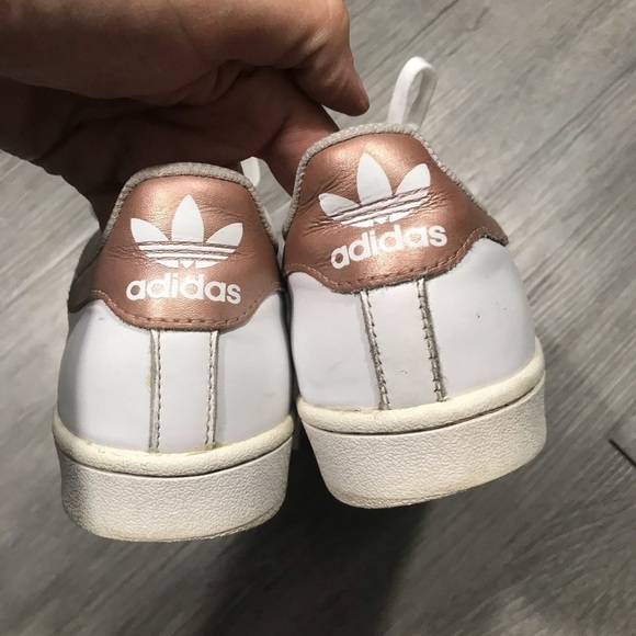 ADIDAS SUPERSTAR ICONIC White Leather SNEAKERs w/ Copper Stripes size 8.5 - Picture 5 of 8